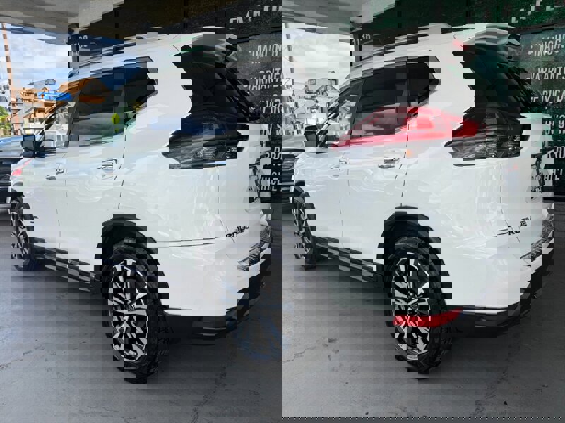 Used 2018 Nissan Rogue SL image 4