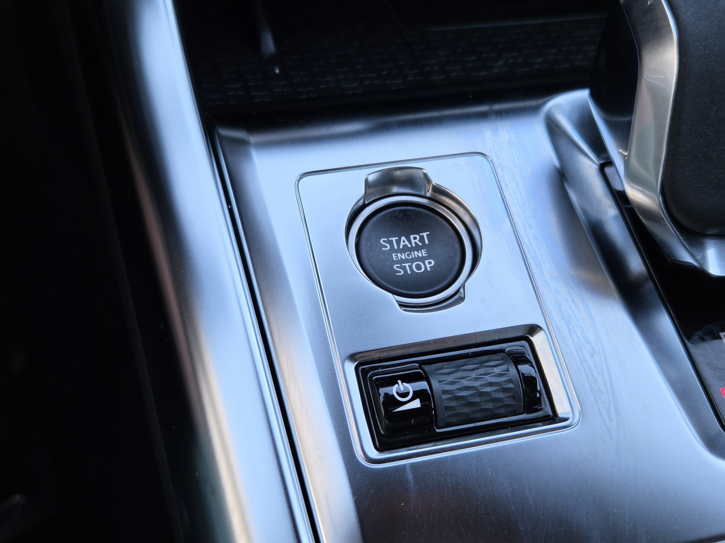 Certified 2024 Jaguar XF R-Dynamic SE AWD/4WD image 17