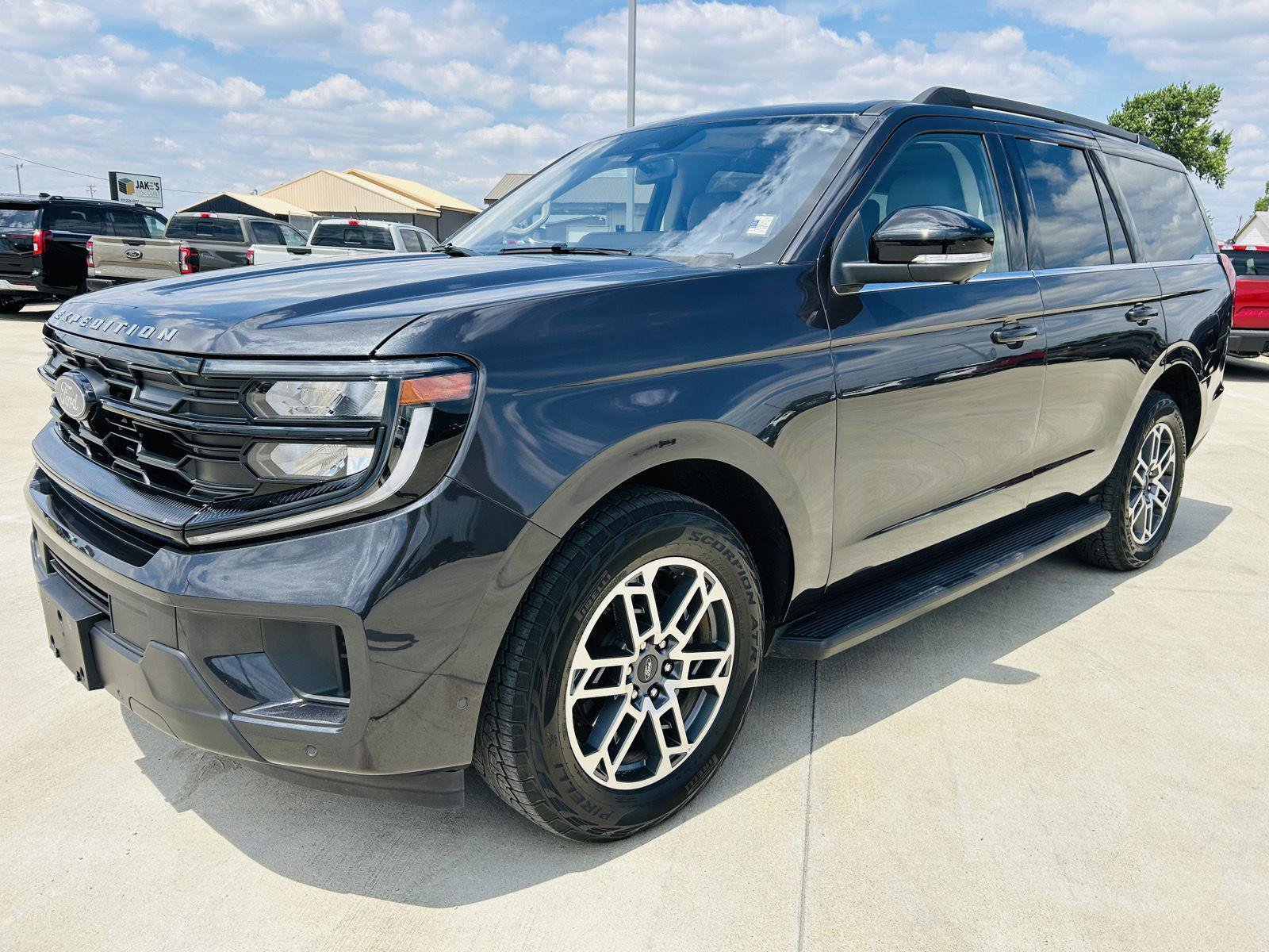 Used 2025 Ford Expedition Active AWD/4WD image 44