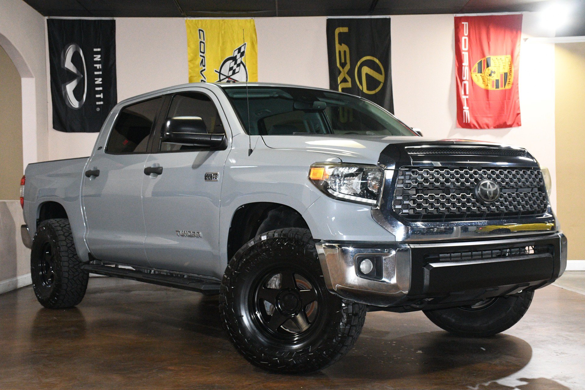 Used 2019 Toyota Tundra SR5 w/ SR5 Upgrade Package AWD/4WD image 3