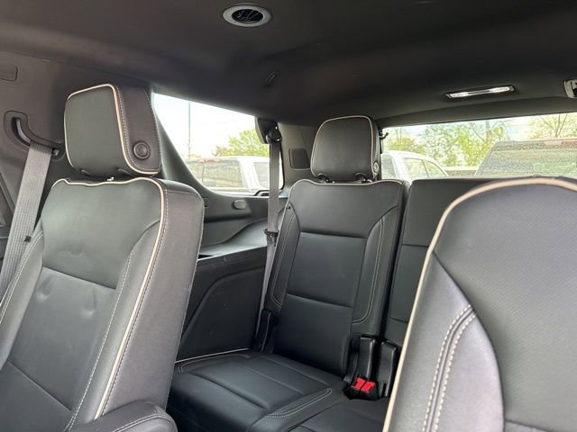 Used 2023 GMC Yukon SLT w/ SLT Luxury Package image 15