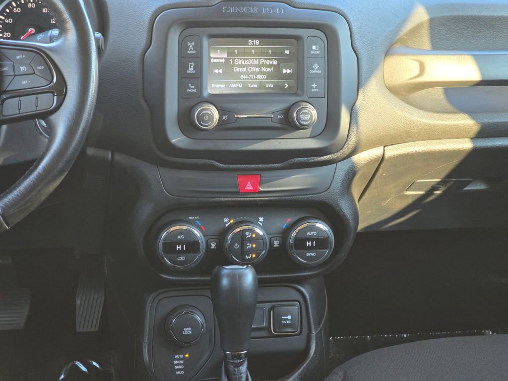 Used 2016 Jeep Renegade Latitude image 32