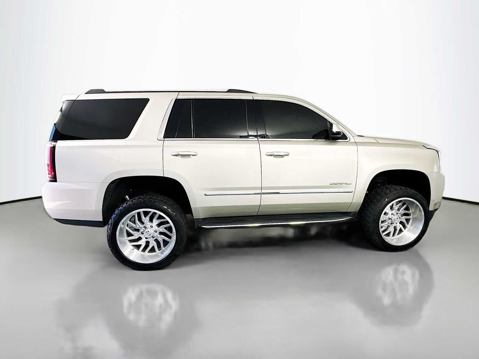 Used 2016 GMC Yukon Denali w/ Open Road Package RWD image 8