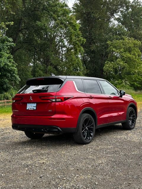 Used 2023 Mitsubishi Outlander AWD image 8