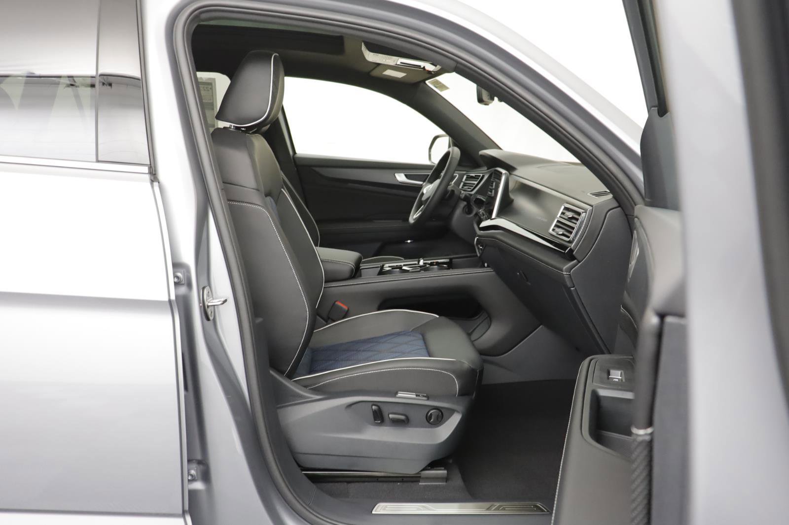 New 2026 Volkswagen Atlas Cross Sport SEL Premium R-Line image 19