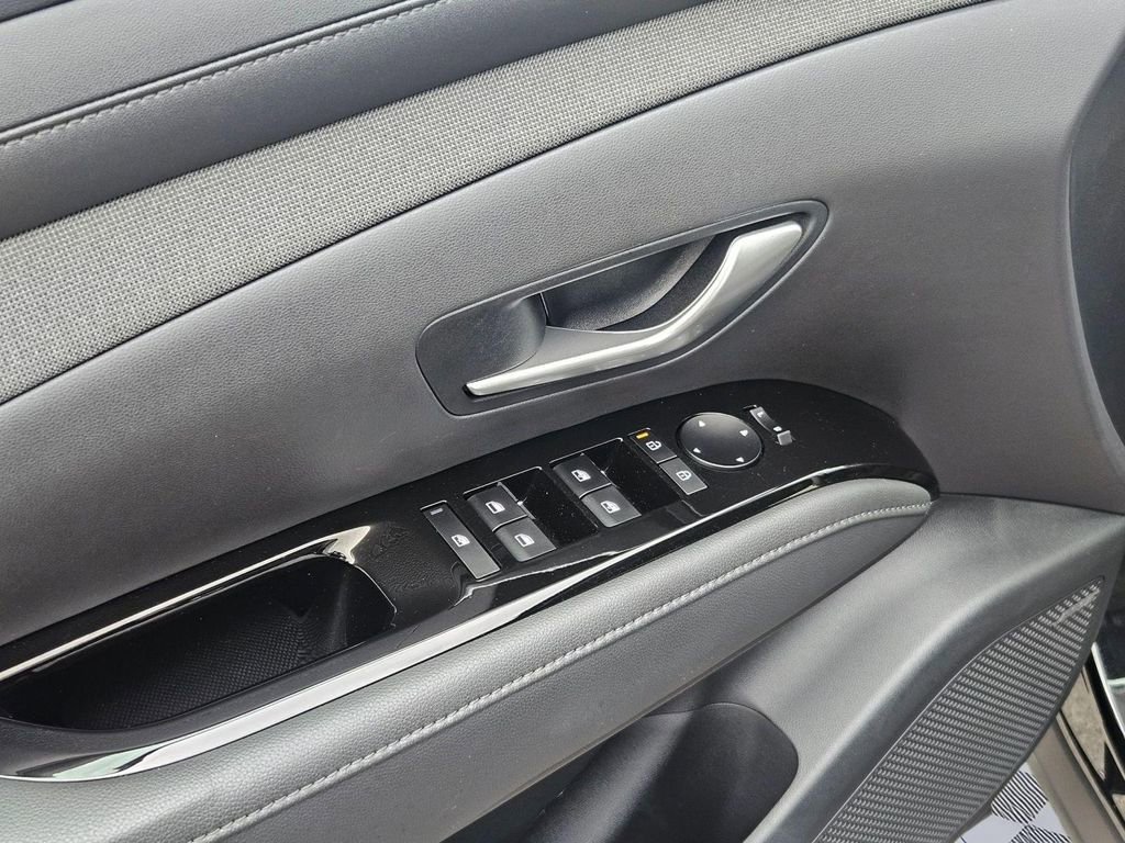 Certified 2025 Hyundai Santa Cruz Limited image 11