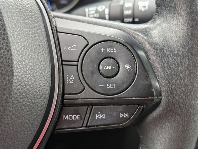 Used 2022 Toyota RAV4 XLE Premium AWD/4WD image 26