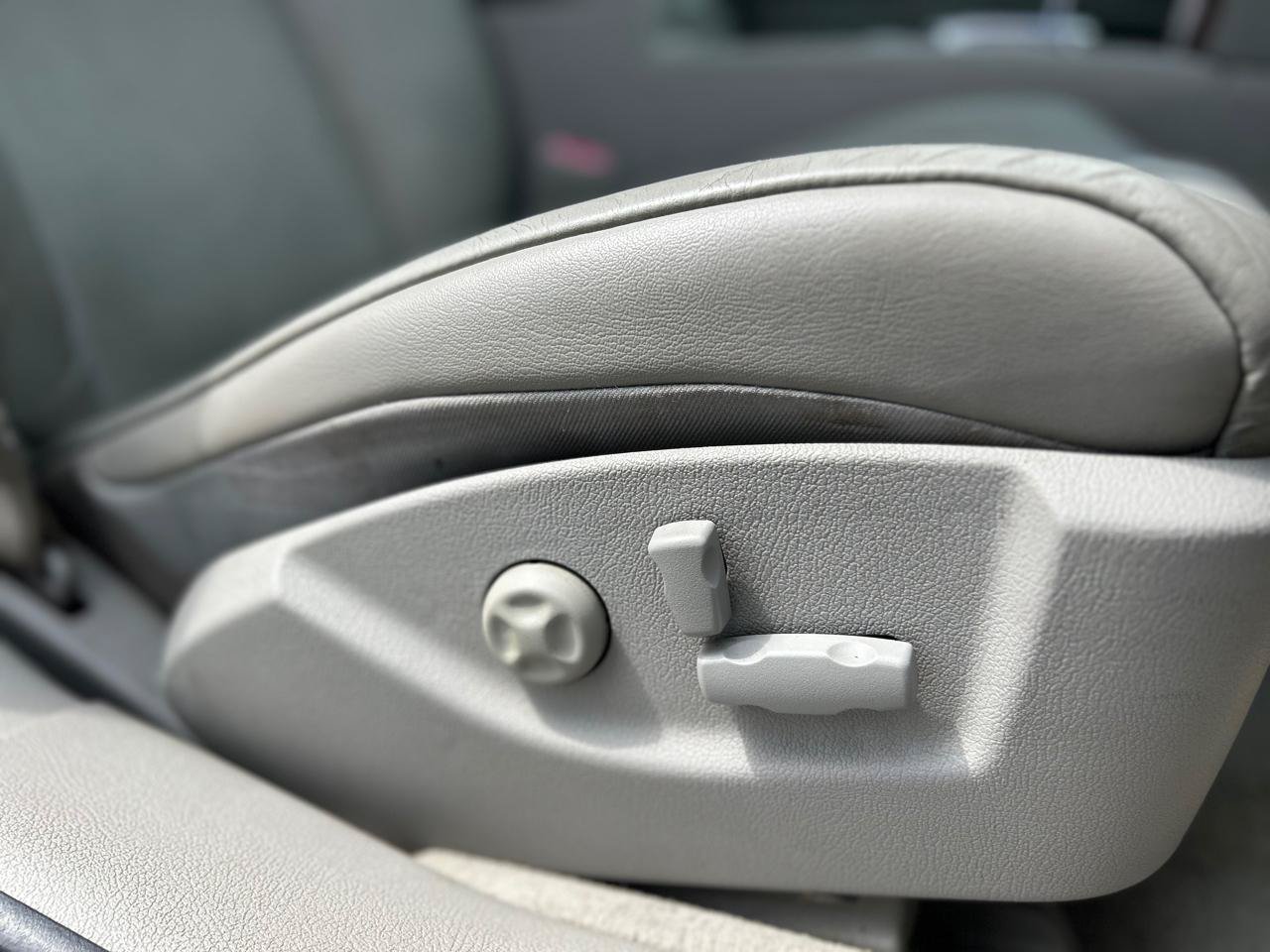 Used 2011 Cadillac STS RWD image 19