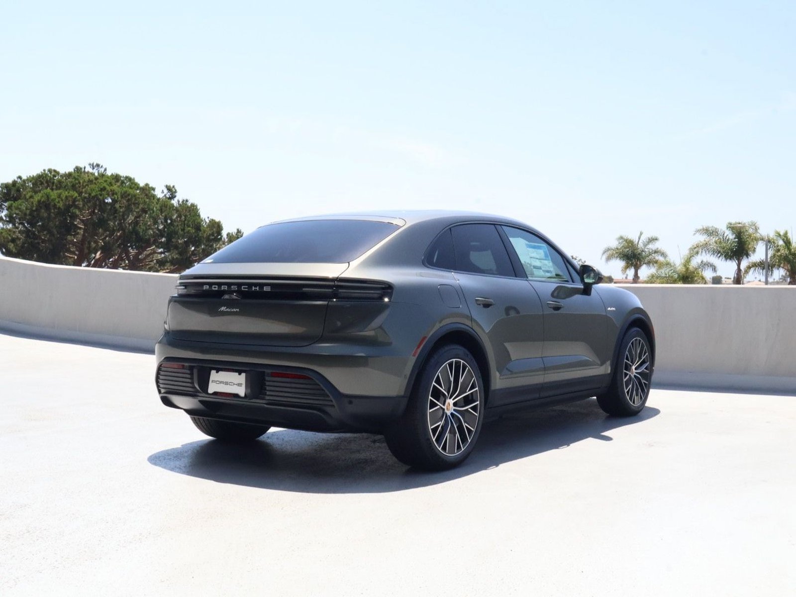 New 2026 Porsche Macan Turbo Electric RWD image 9