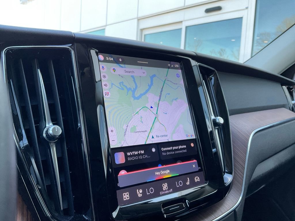 Certified 2023 Volvo XC60 B5 Plus w/ Protection Package Premier image 16