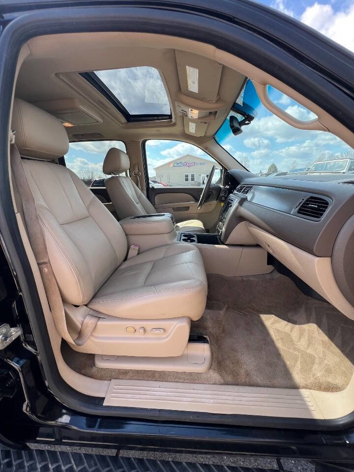 Used 2011 Chevrolet Suburban LT image 13