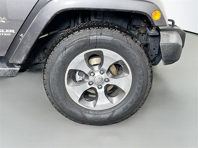 Used 2017 Jeep Wrangler Unlimited Sahara w/ Connectivity Group image 33