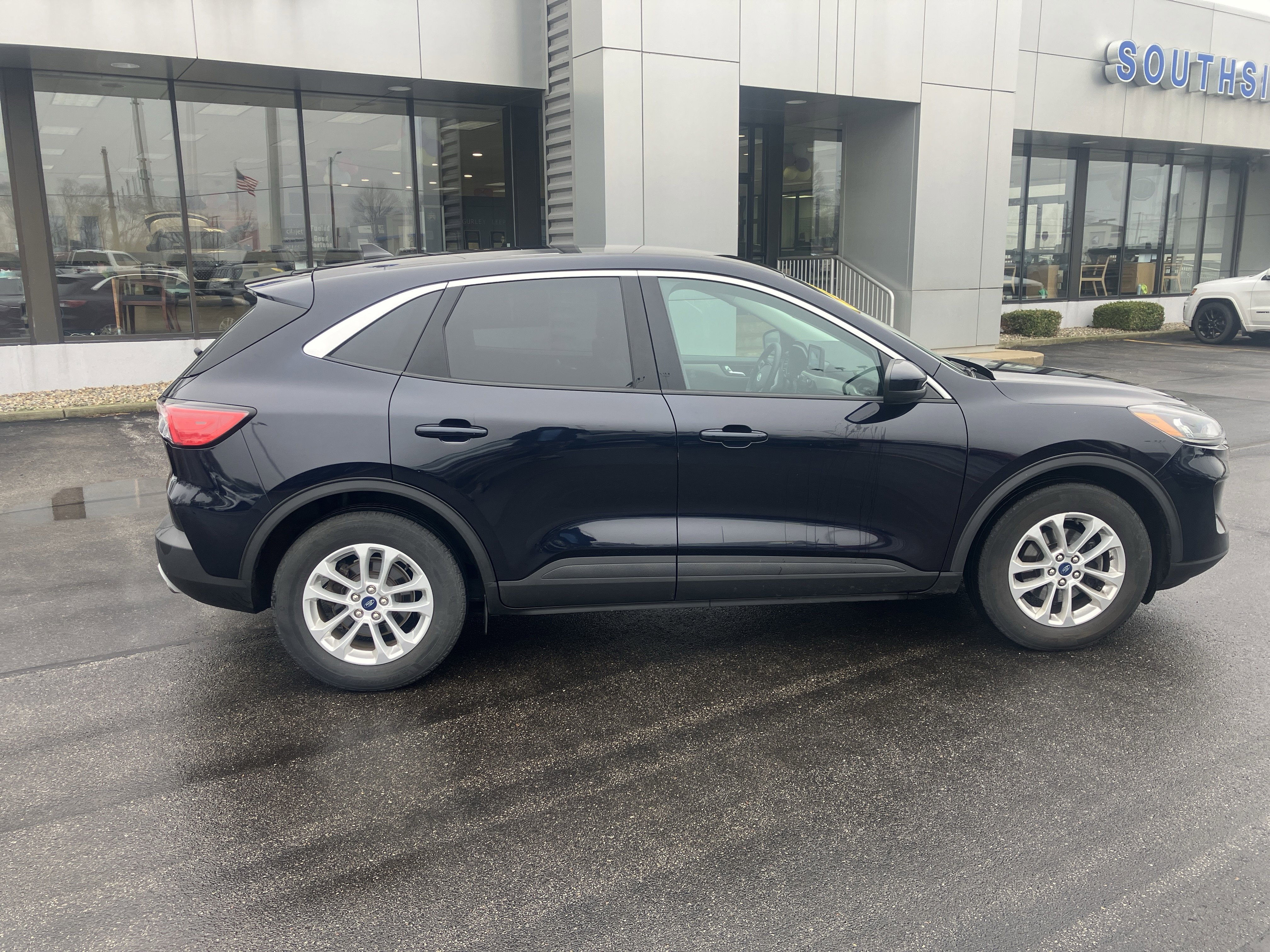 Used 2021 Ford Escape SE w/ Convenience Package image 8