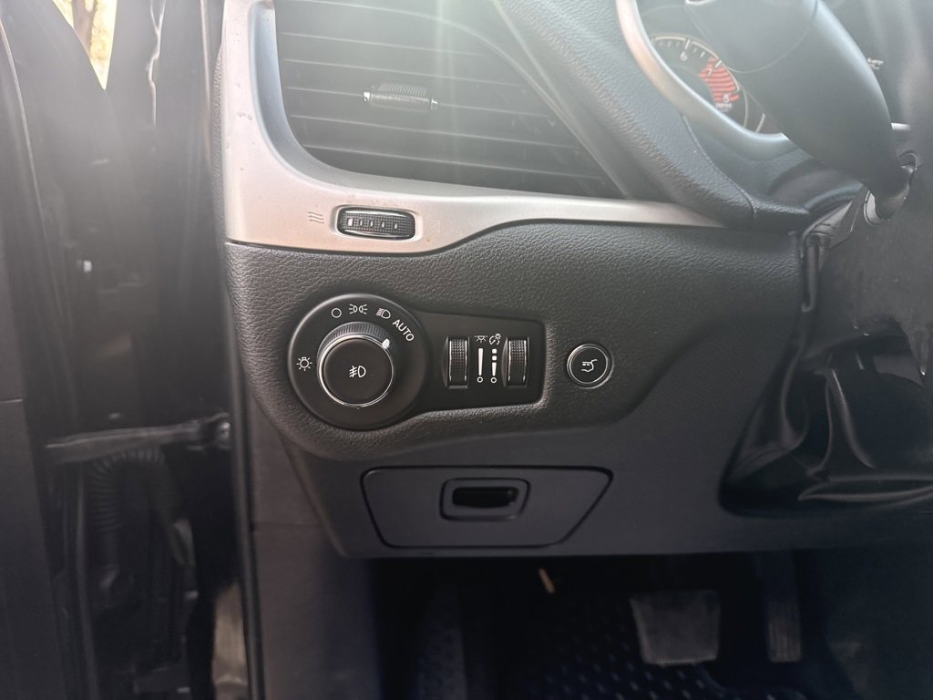 Used 2016 Jeep Cherokee Trailhawk w/ Comfort/Convenience Group image 12