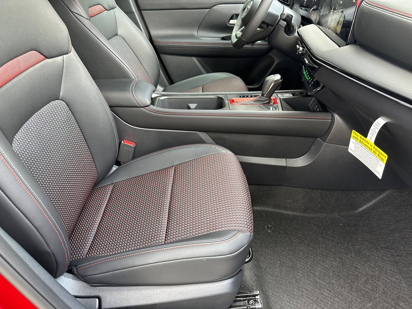 New 2025 Nissan Kicks SR image 13