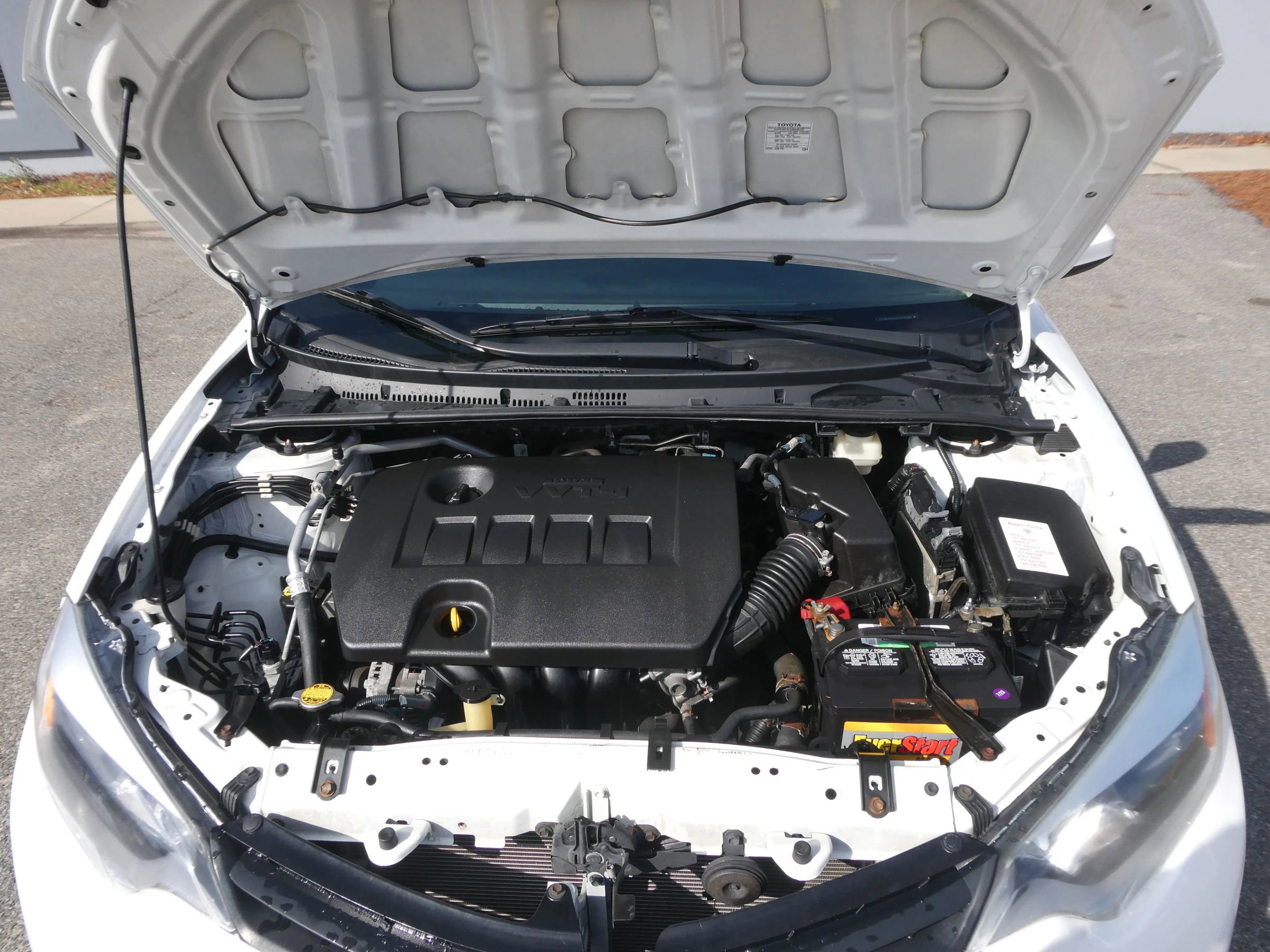 Used 2014 Toyota Corolla LE FWD image 32
