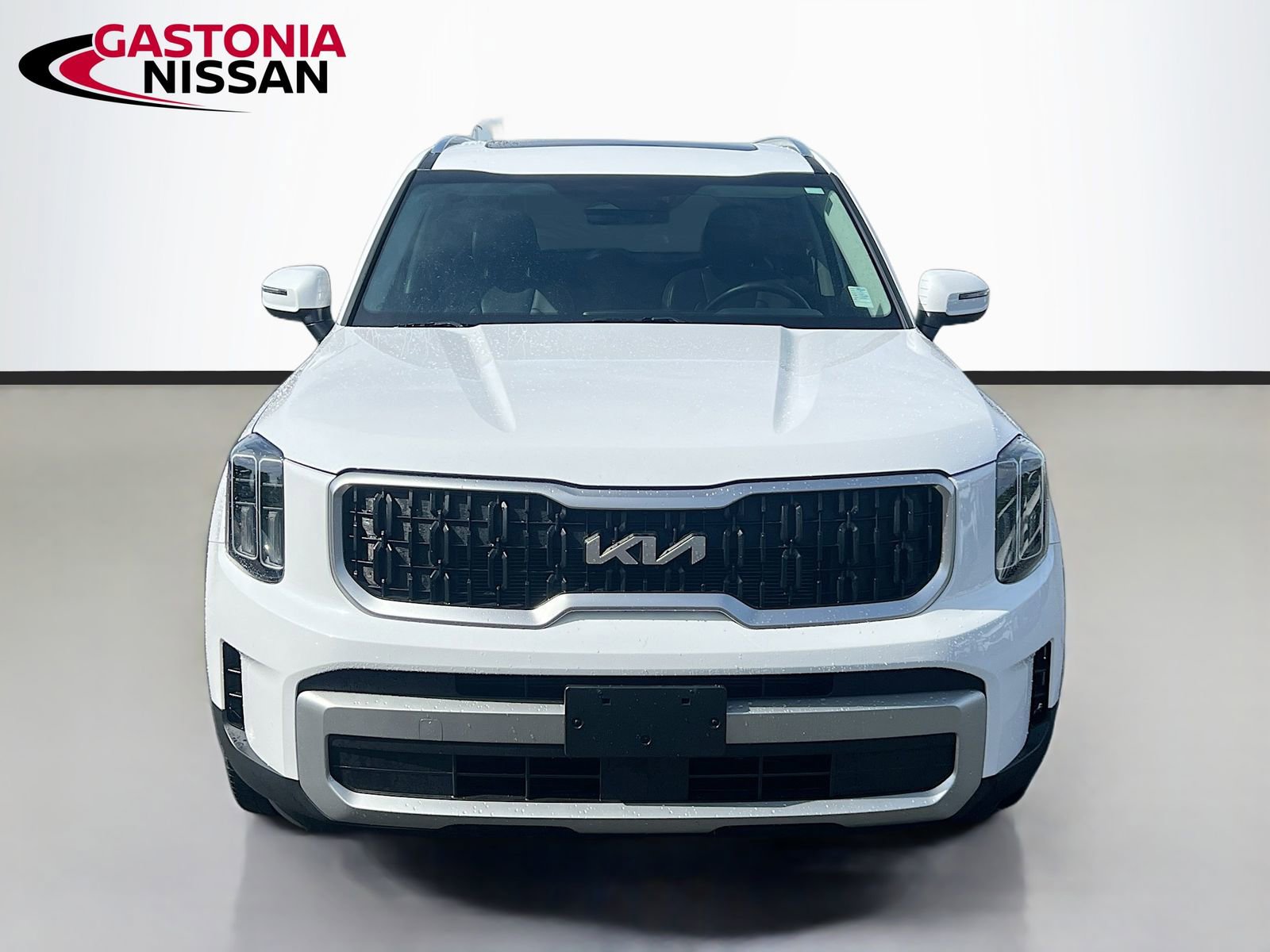 Used 2023 Kia Telluride EX w/ EX Captain's Chair Package image 2