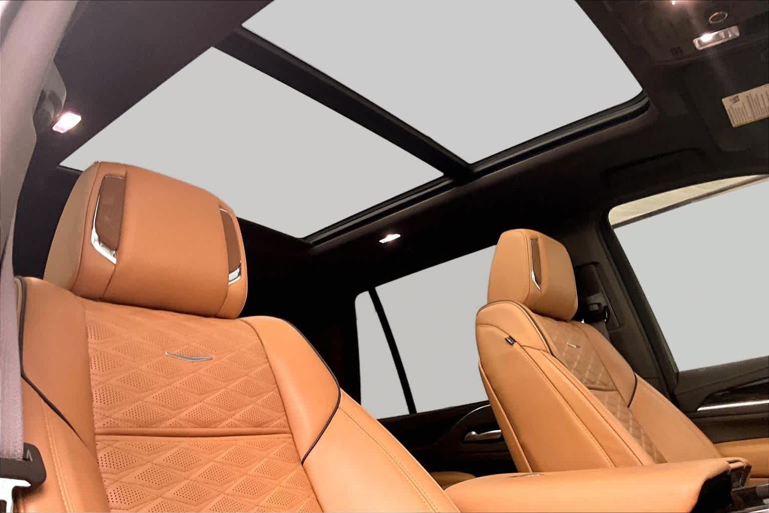 Used 2024 Cadillac Escalade Premium Luxury w/ Performance Package AWD/4WD image 14