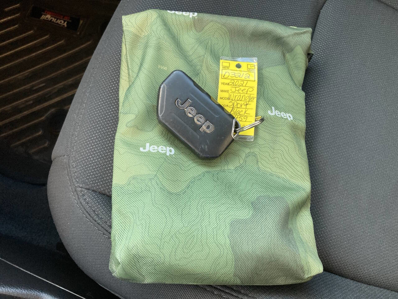 Used 2021 Jeep Wrangler Sport image 27