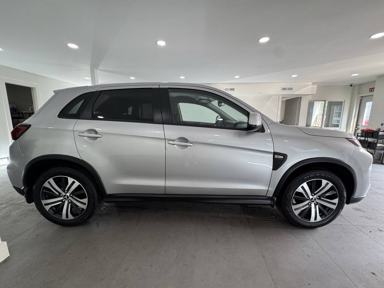Used 2025 Mitsubishi Outlander Sport SE AWD/4WD image 7