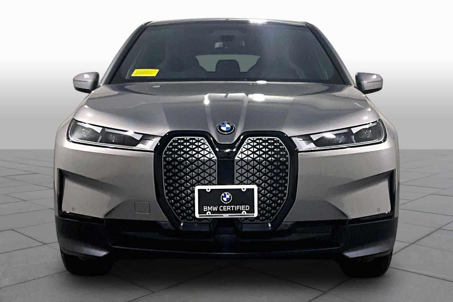Used 2024 BMW iX xDrive50 w/ Premium Package AWD/4WD image 3