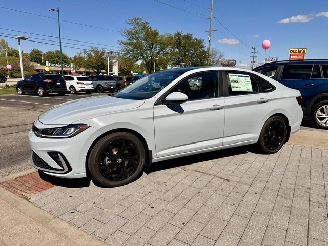 New 2026 Volkswagen Jetta SE image 3