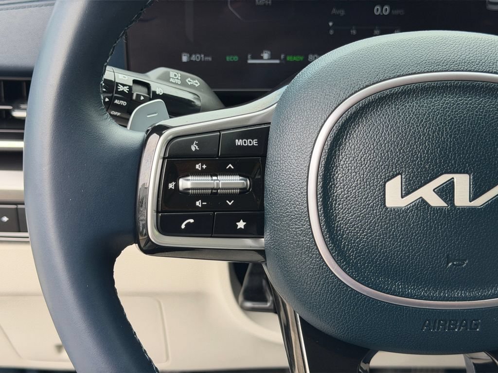 Certified 2025 Kia Carnival SX w/ SX Dark Edition Package FWD image 20