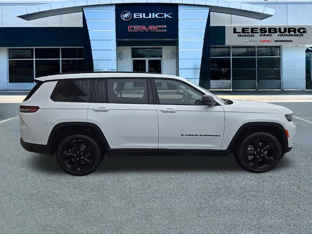 Used 2023 Jeep Grand Cherokee L Limited w/ Black Appearance Package image 8