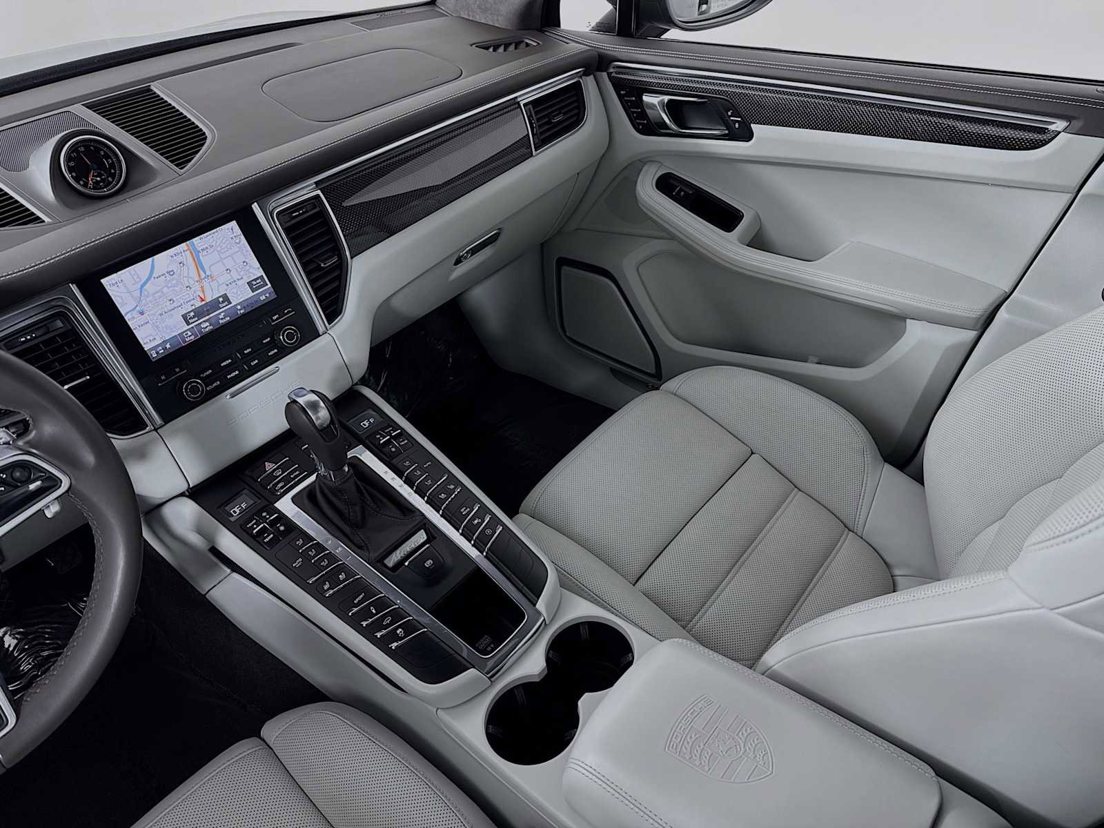 Used 2018 Porsche Macan Turbo image 26