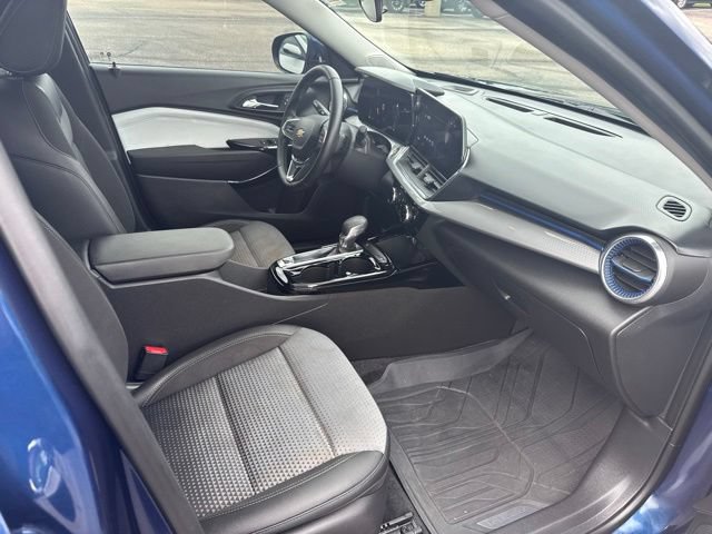 Used 2024 Chevrolet Trax LT w/ Driver Confidence Package FWD image 26