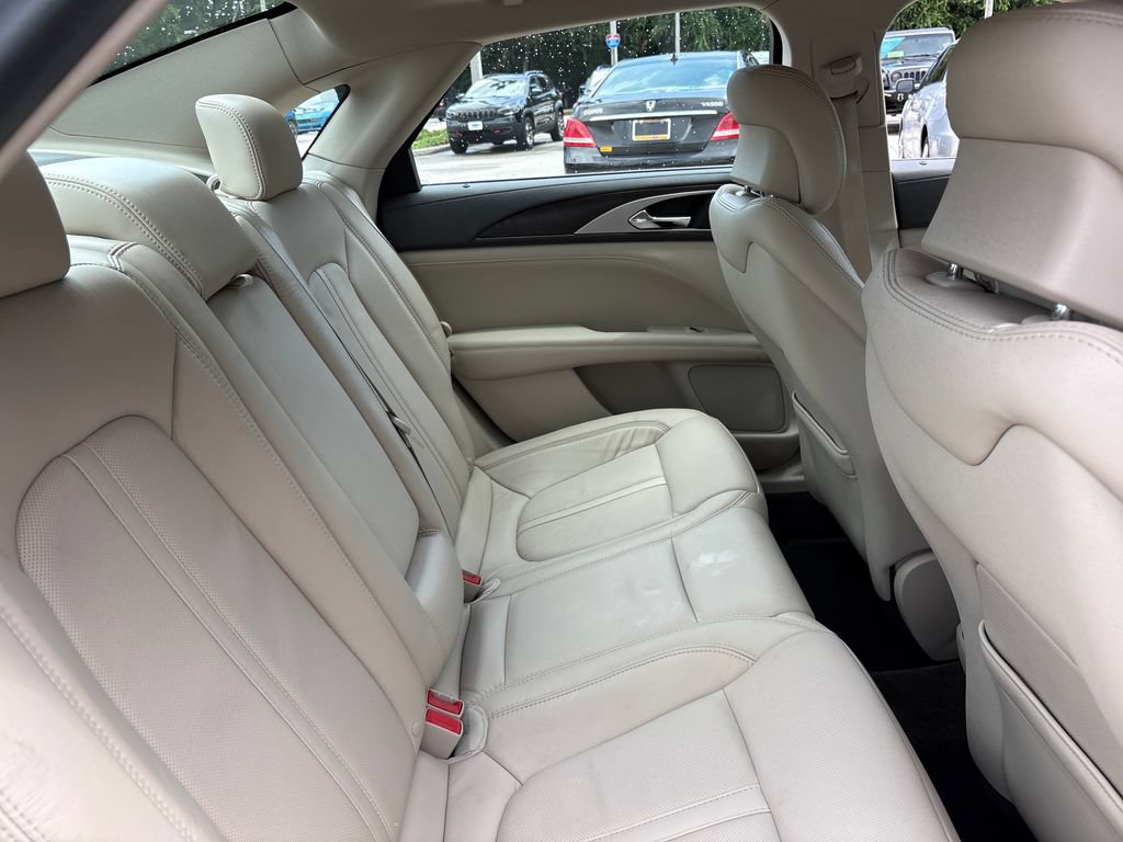 Used 2017 Lincoln MKZ Reserve FWD image 30