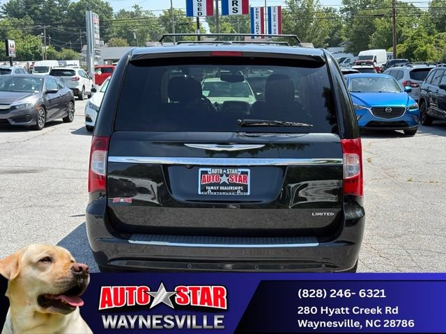 Used 2015 Chrysler Town & Country Limited Platinum FWD image 4