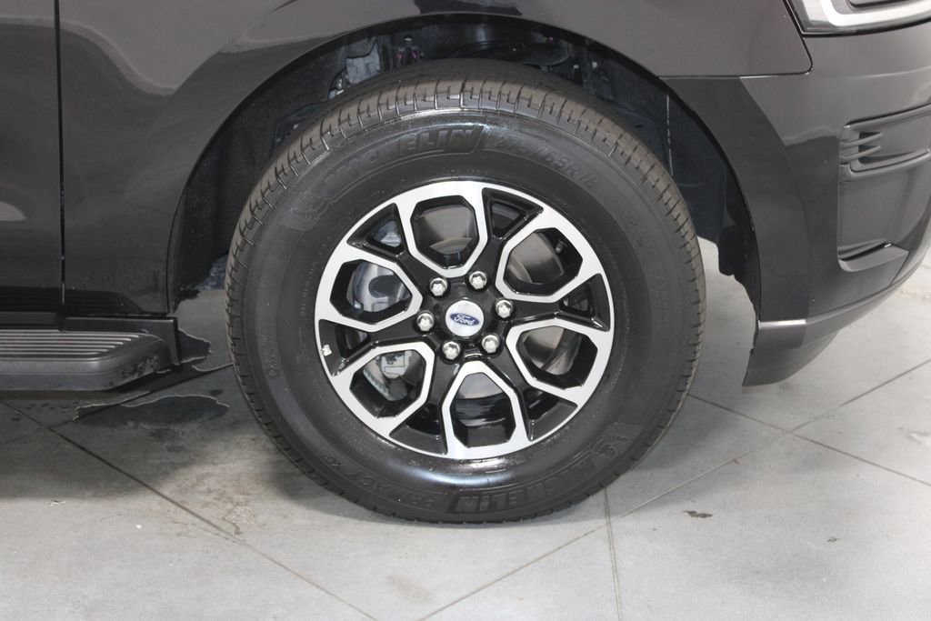 Used 2024 Ford Expedition XLT image 13