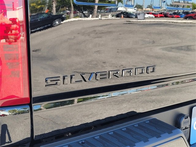 Used 2025 Chevrolet Silverado 2500 Custom w/ Custom Value Package image 11