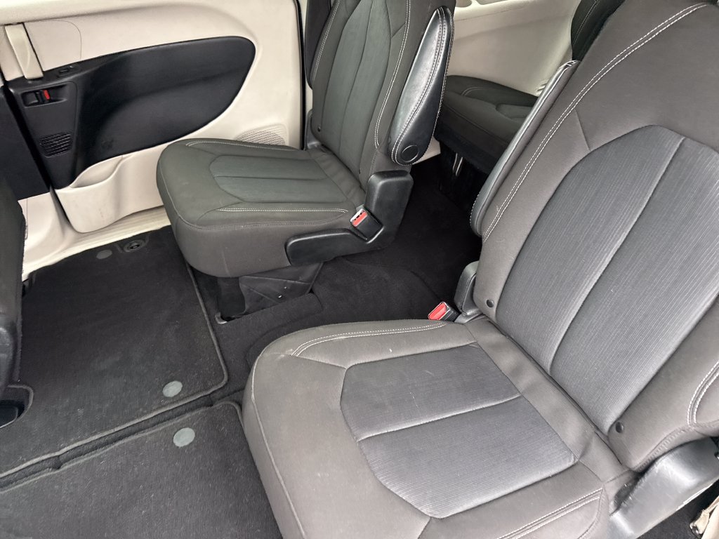 Used 2023 Chrysler Voyager LX FWD image 18
