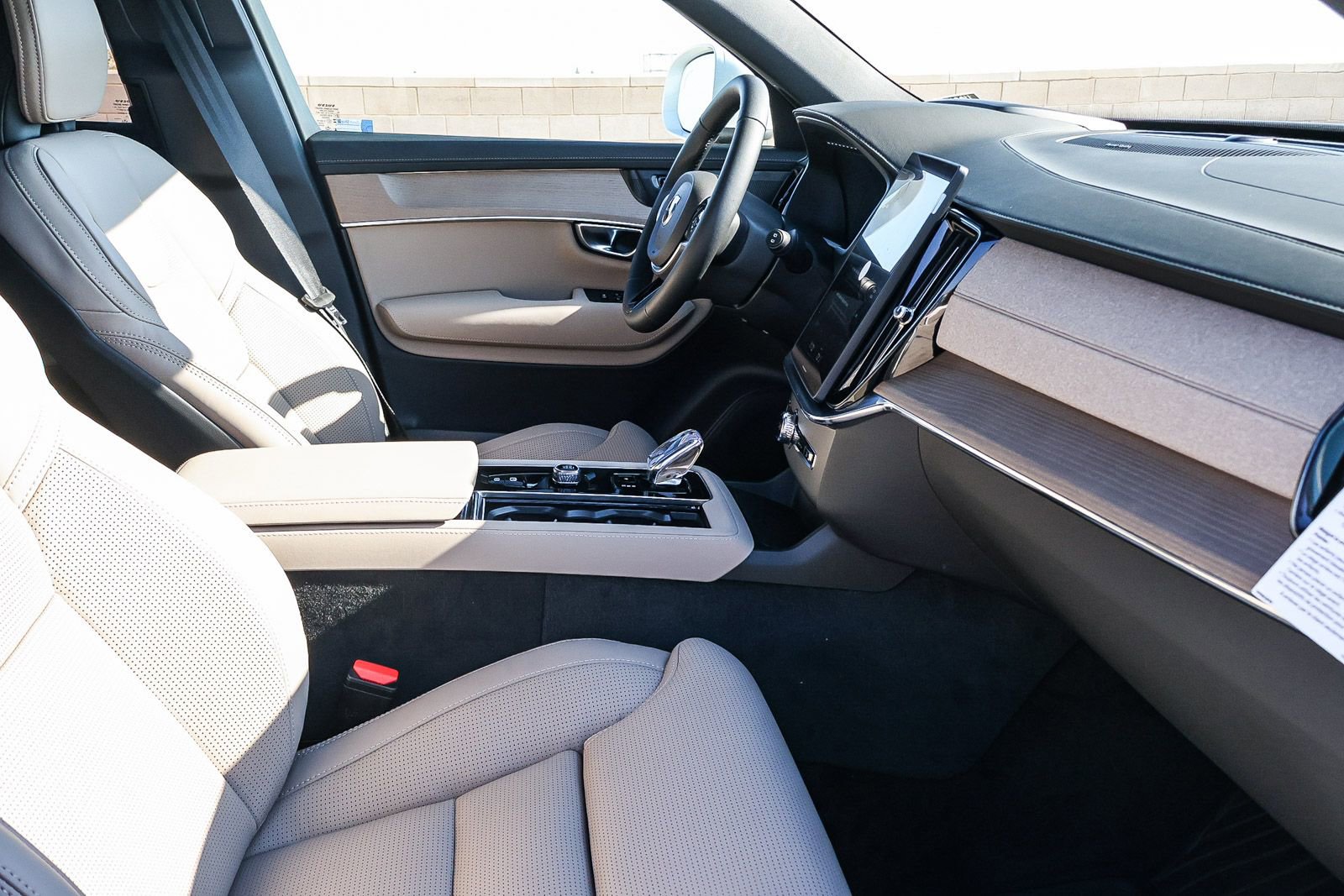 New 2026 Volvo XC90 B6 Ultra w/ Protection Package image 17