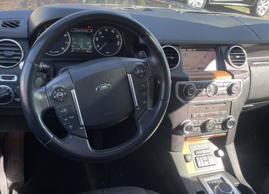 Used 2016 Land Rover LR4 HSE AWD/4WD image 3