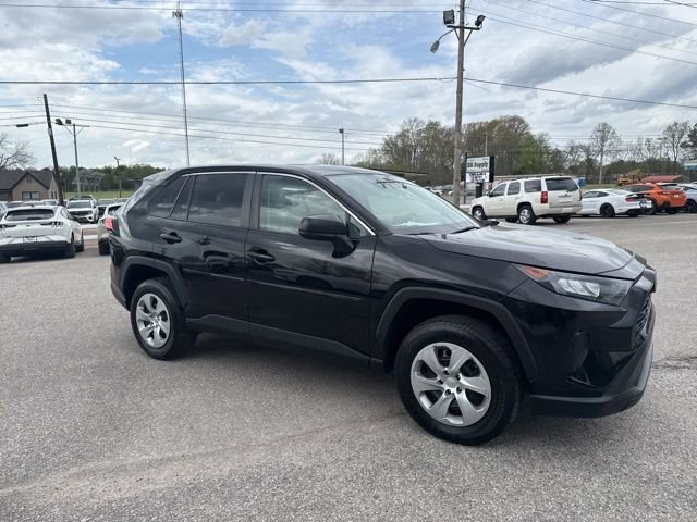 Used 2022 Toyota RAV4 LE image 11