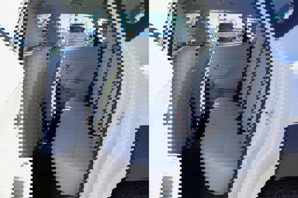 New 2026 Hyundai Kona SE image 9