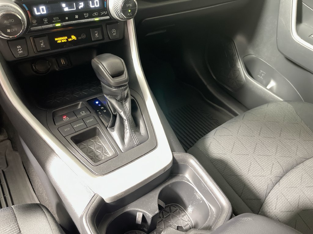Used 2021 Toyota RAV4 XLE w/ Convenience Package FWD image 22