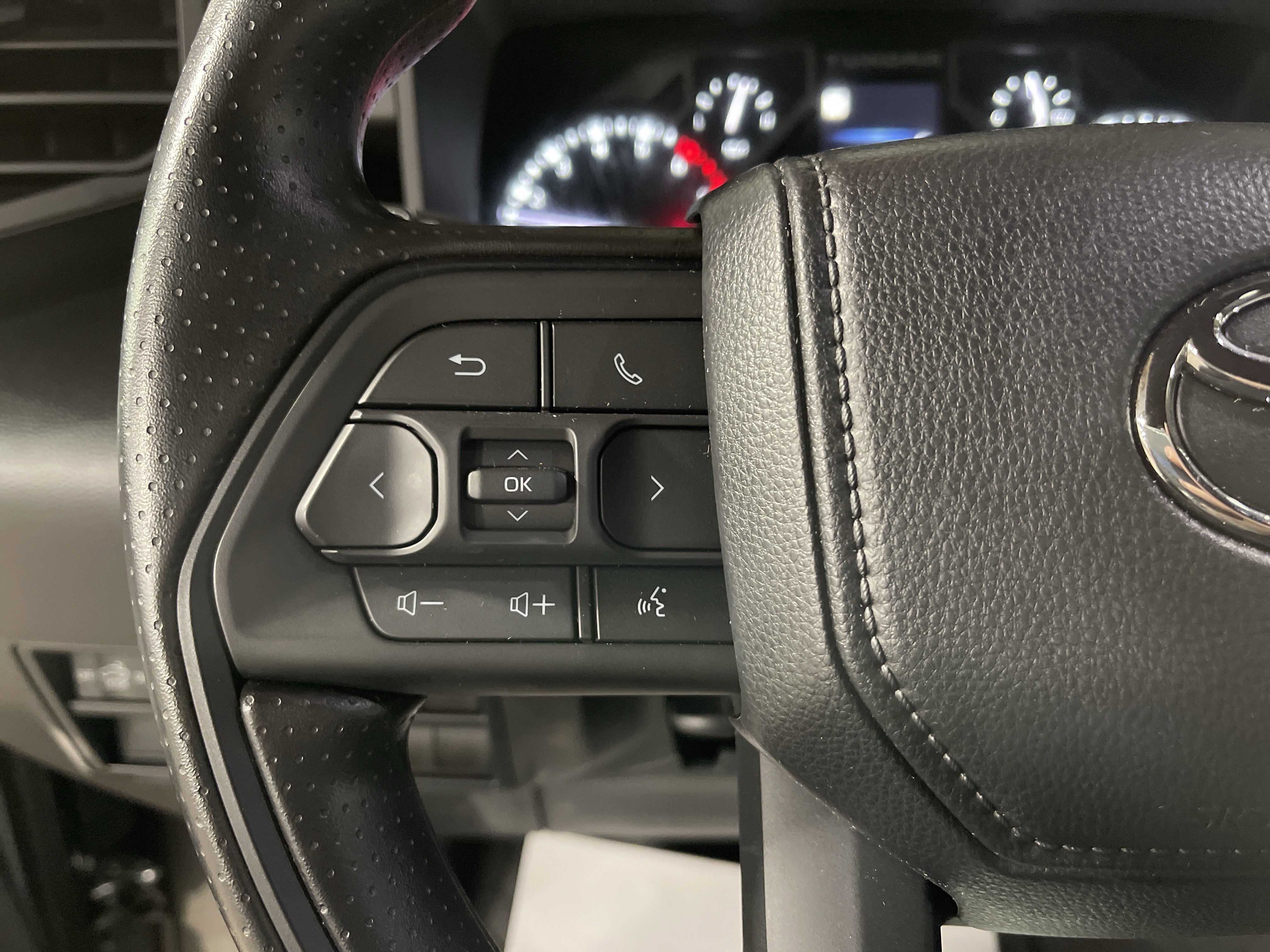 Used 2025 Toyota Tundra SR w/ SR Tow Package image 18