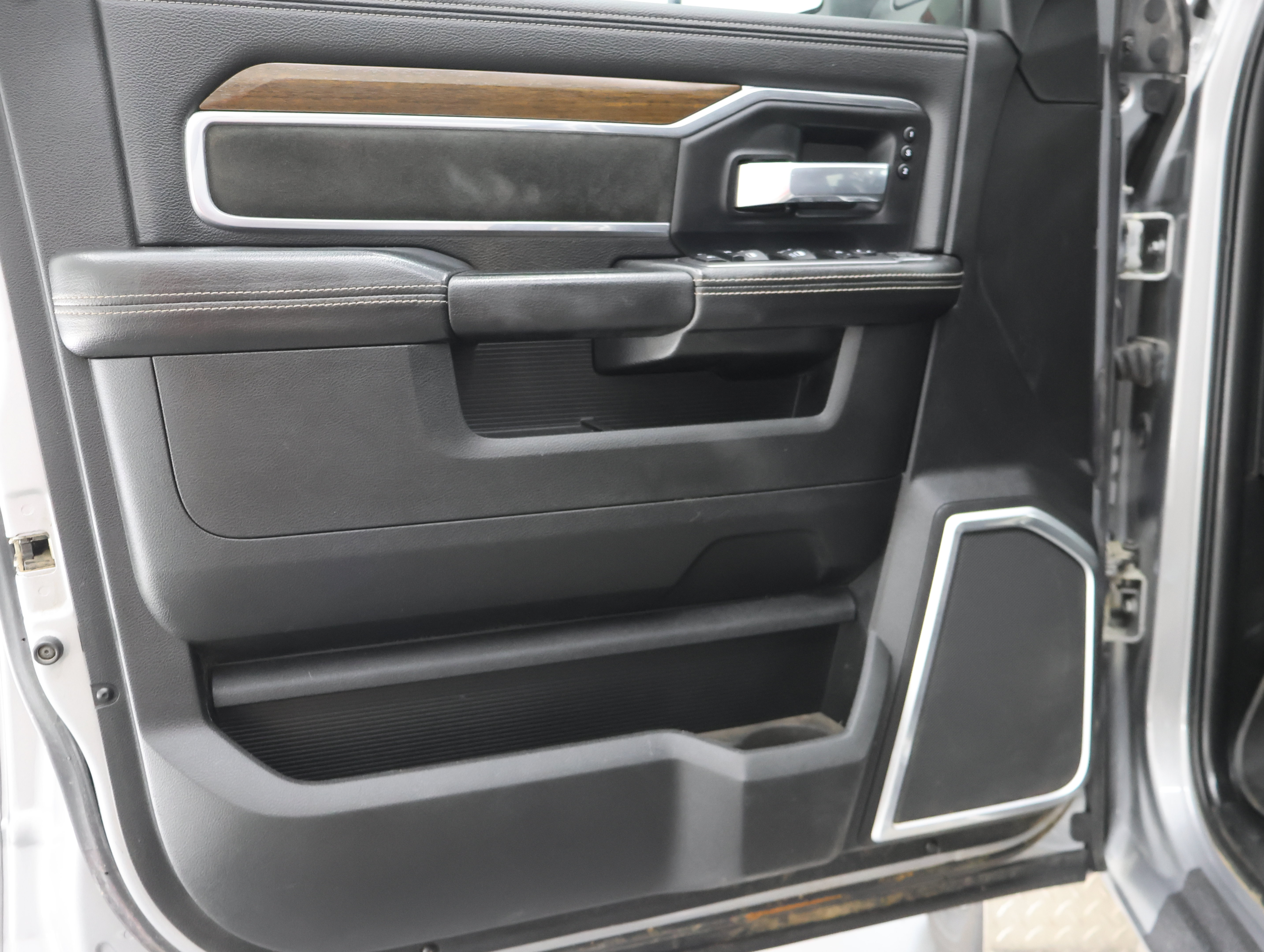 Used 2023 RAM 3500 Laramie AWD/4WD image 40