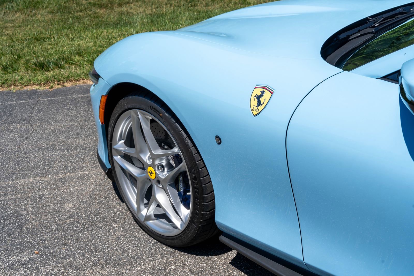 Certified 2025 Ferrari Roma Spider RWD image 12
