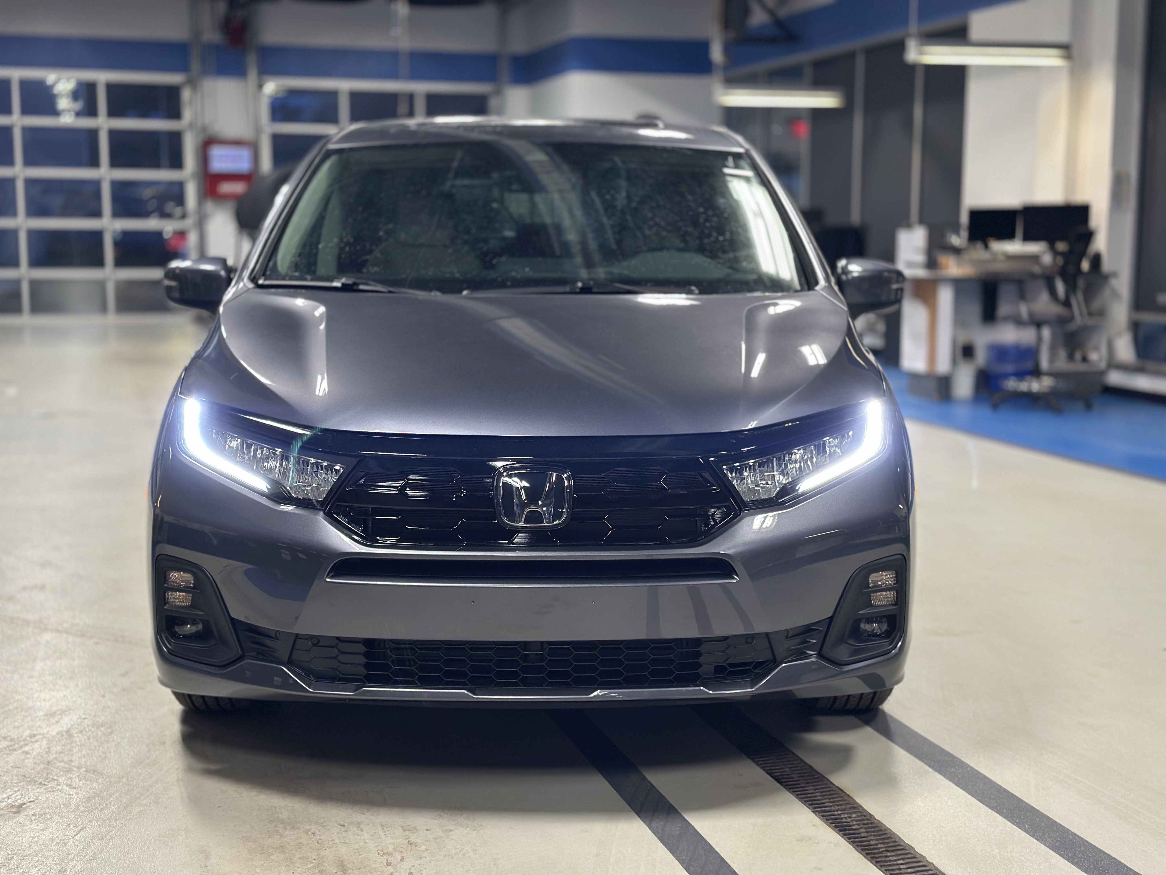 New 2026 Honda Odyssey Touring image 2