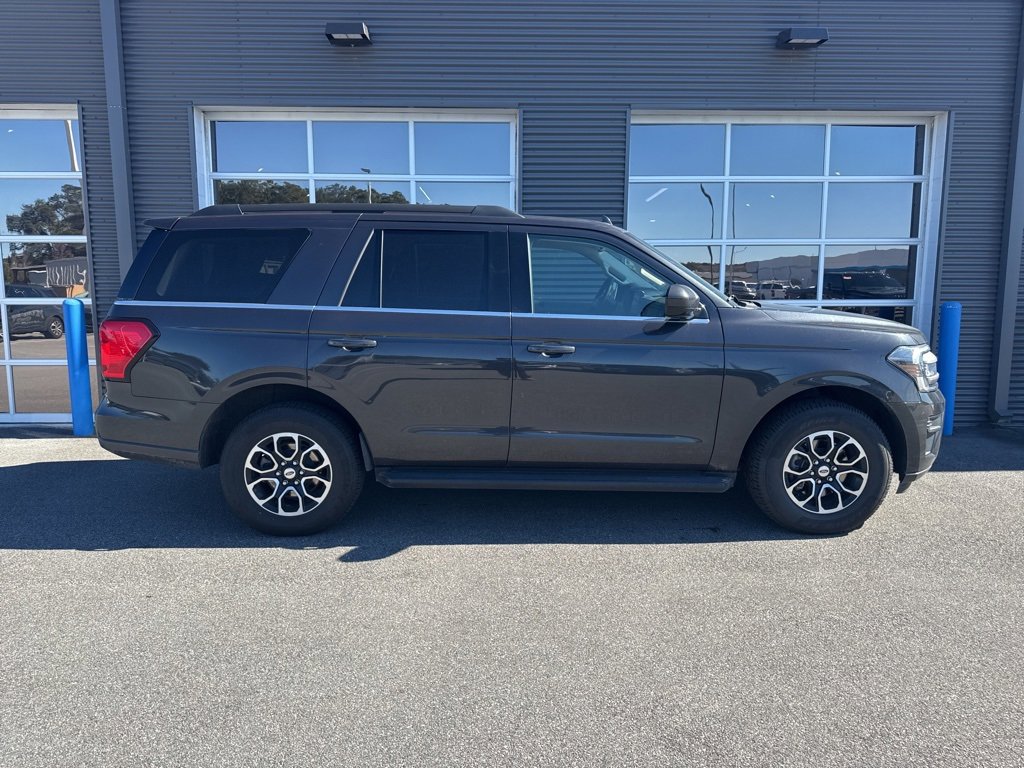 Used 2024 Ford Expedition XLT image 4