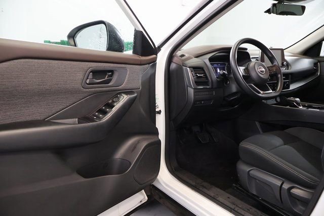 Used 2023 Nissan Rogue S image 10