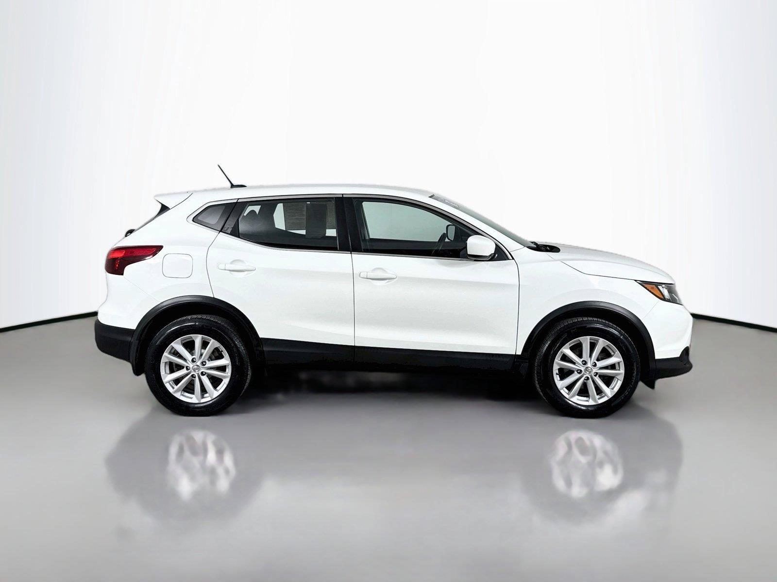 Used 2017 Nissan Rogue Sport S w/ S Appearance Package AWD/4WD image 10