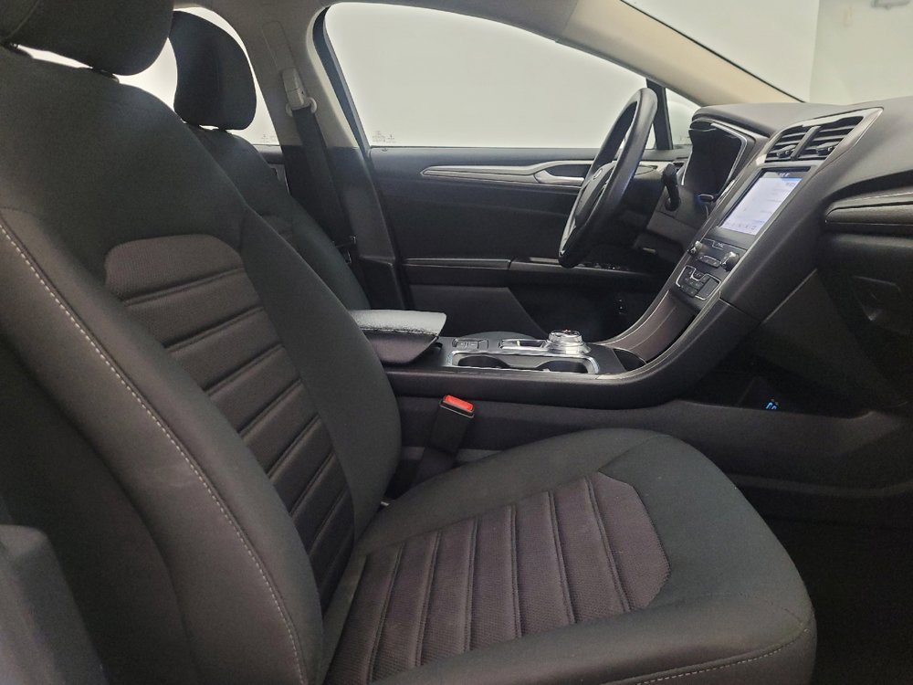 Used 2019 Ford Fusion SE image 21