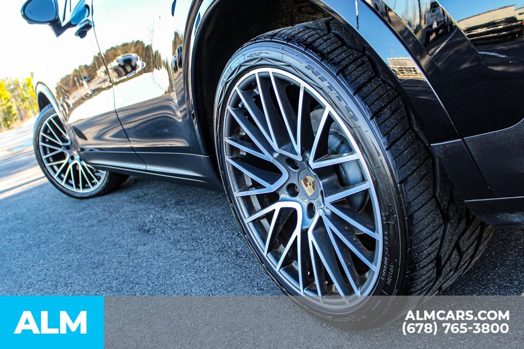 Used 2023 Porsche Cayenne Platinum Edition image 12