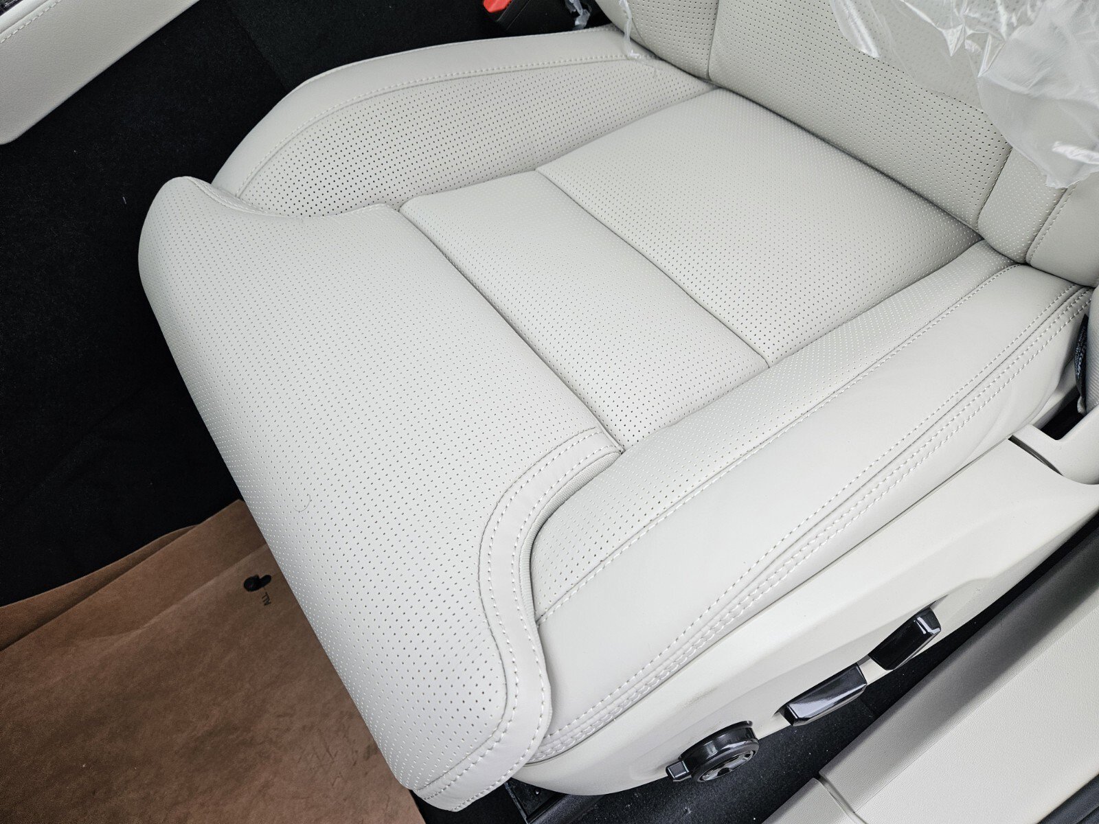 New 2026 Volvo XC90 B6 Ultra w/ Protection Package AWD/4WD image 8